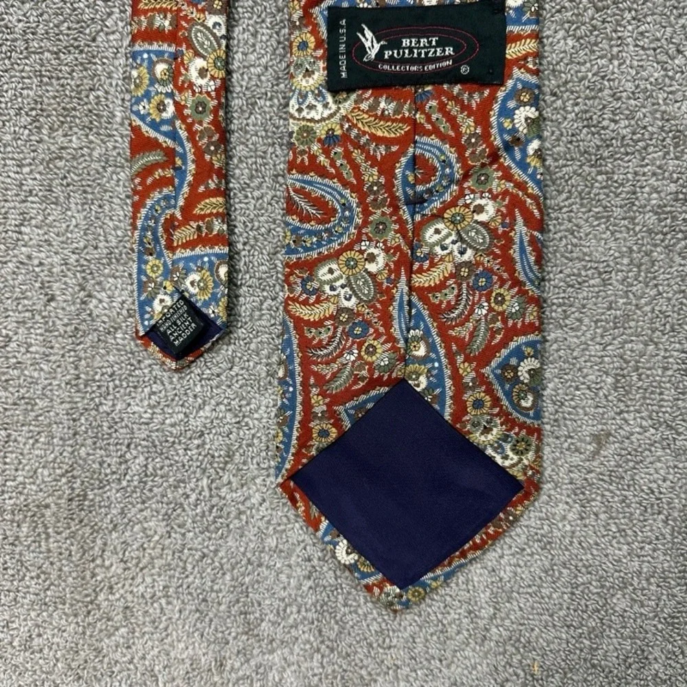 Bert Pulitzer Collectors Edition Ancient Madder Silk Paisley Tie Red Blue USA